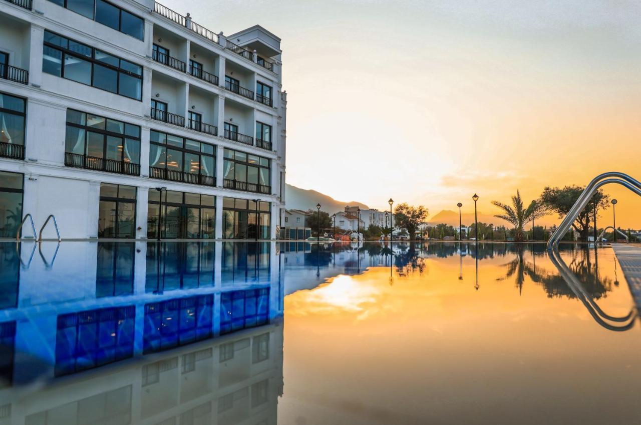 Mc Palace Hotel Spa & Convention Agios Epiktitos Exterior photo